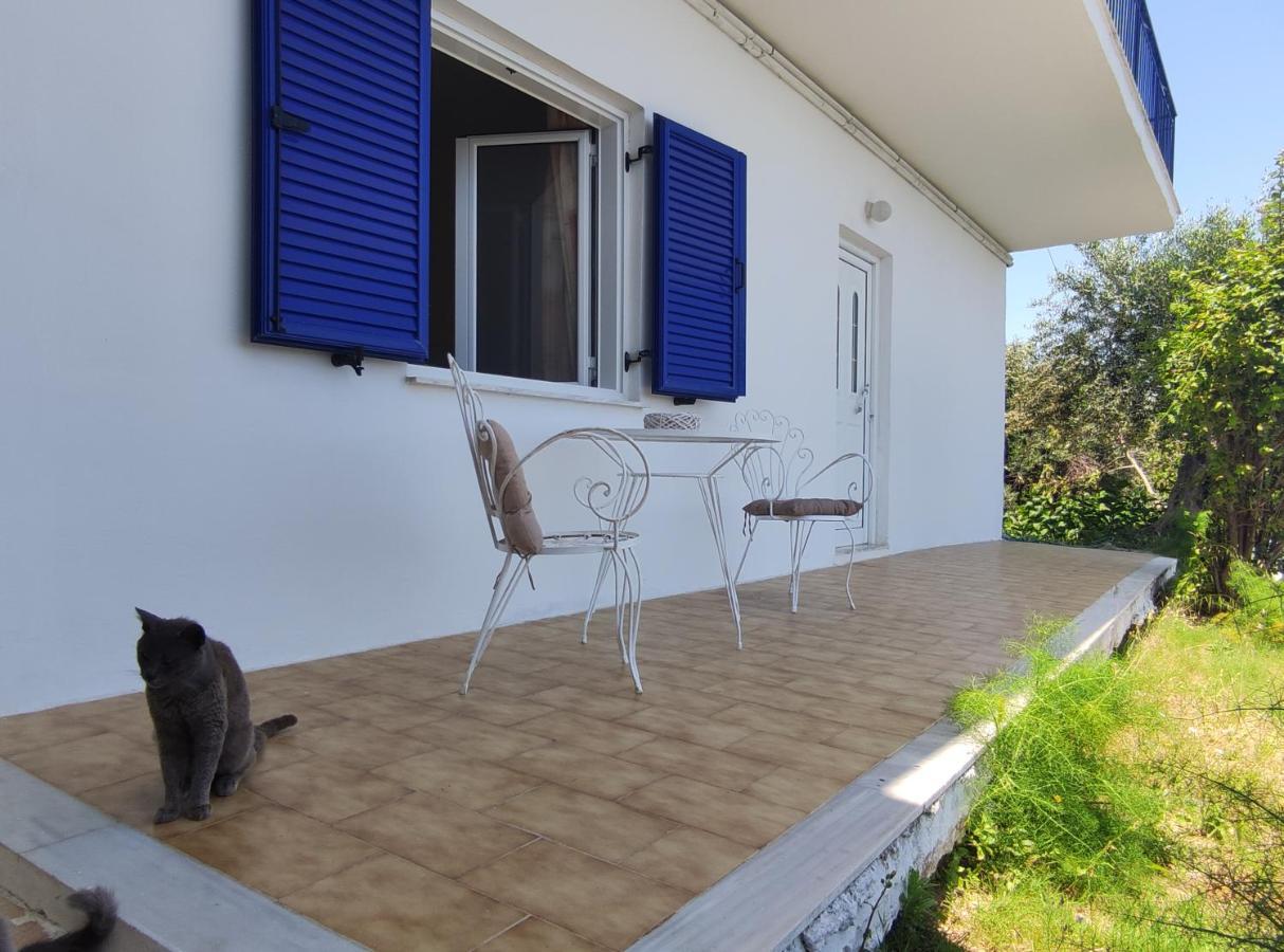 Blue And White Apartments 1 Benitses  Exterior foto